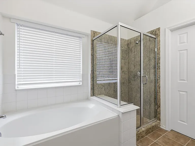 5625 Overland Dr — Photo 12
