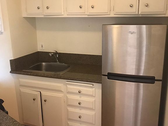 4th image of 210 Cedar St #9
