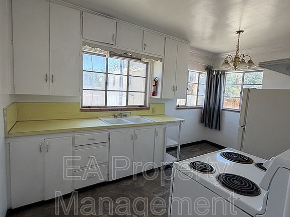 5th image of 414 Pine St SE Unit 2