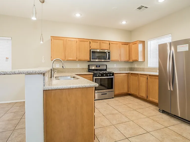 4933 Royal Lake Ave — Photo 6