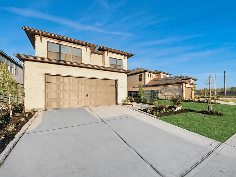 10706 Ursa St — Photo 2