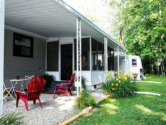 5th image of 33 Daffodil Dr #33