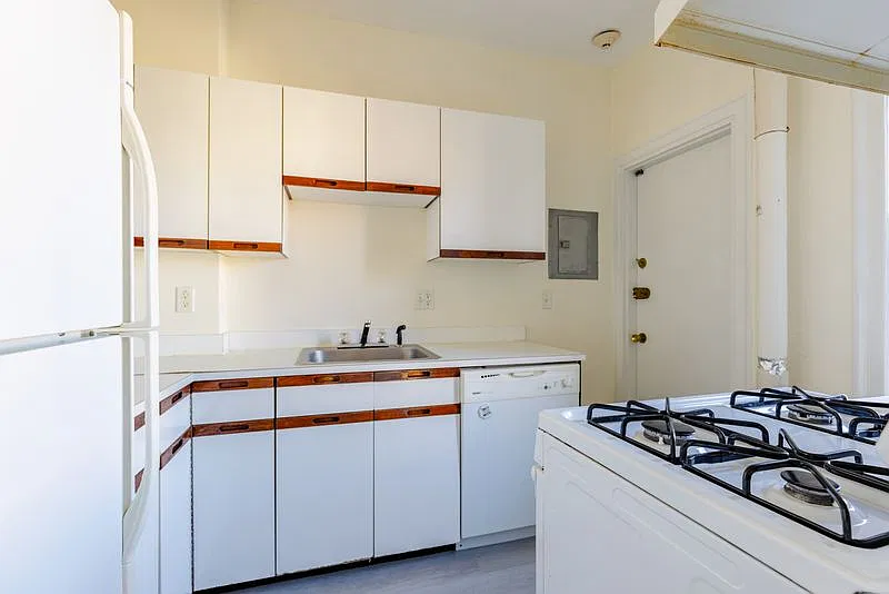 2 bed, 968 sqft, $3,000 — Photo 2