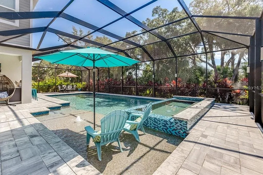 5 bed, 4.0 bath, 3712 sqft, $5,900 — Photo 3