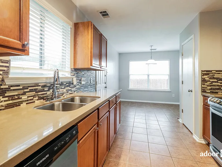 9722 Dusty Ridge Ln — Photo 4