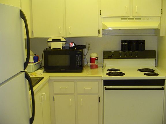 3rd image of 505 NW 177th St APT 101
