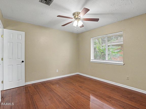 5th image of 332 Guidry Rd