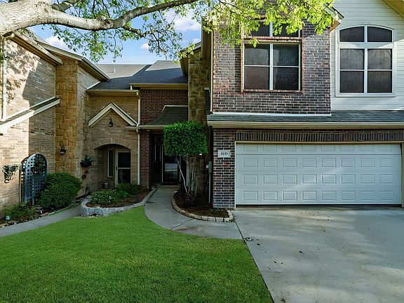 2nd image of 160 Greathouse Vlg