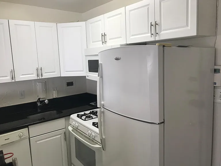 922 24th St NW #206 — Photo 6