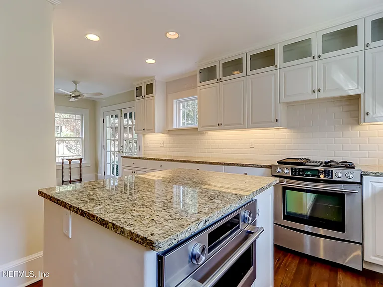 3684 Pine St — Photo 18
