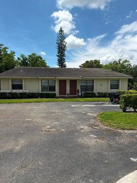 Coral Springs Lakes — Photo 1