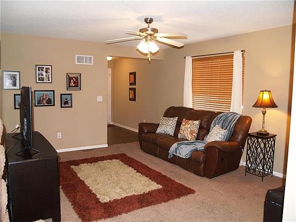 3rd image of 1626 N 128th St
