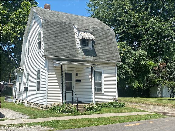 3rd image of 900 W Water St