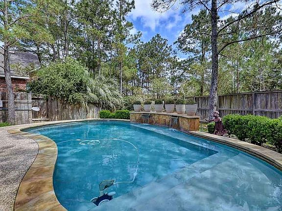 4th image of 22 N Queenscliff Cir