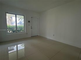 2121 NE 167th St, Miami, FL