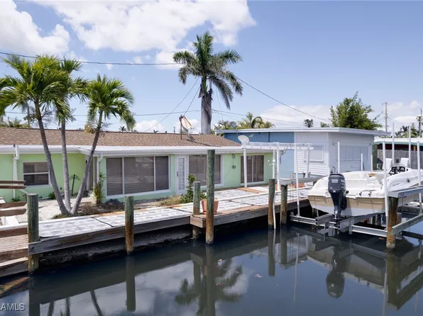 2647 Pine St, Matlacha, FL 33993