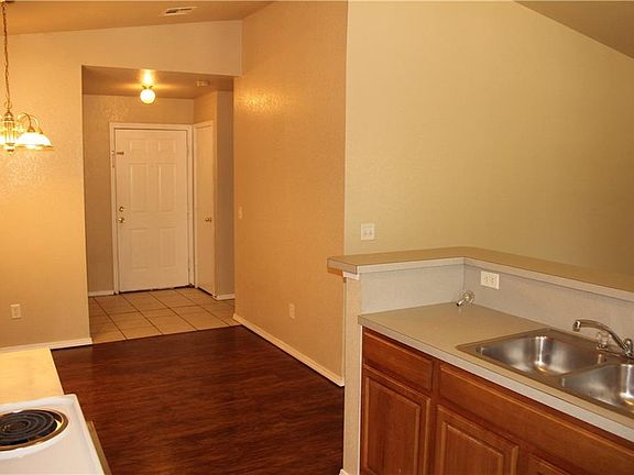 3rd image of 2429 Poppy Ln