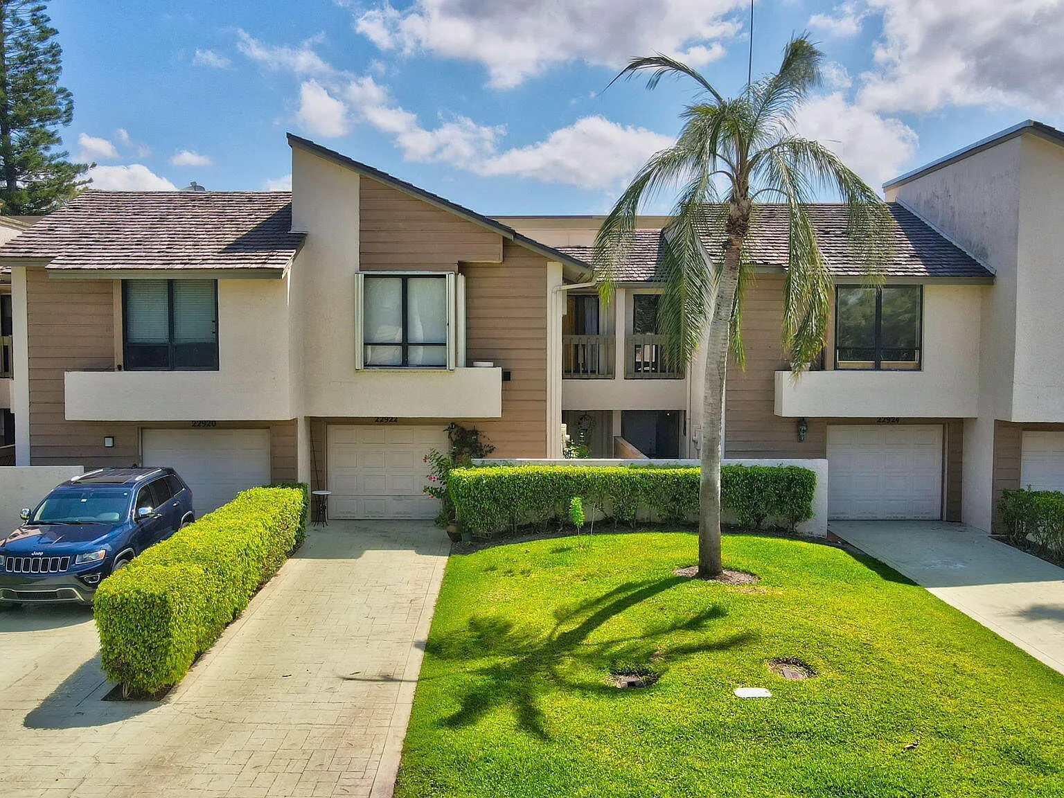 3 bed, 3.0 bath, 2105 sqft, $3,800 — Photo 3
