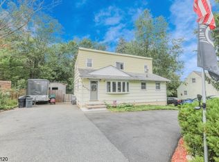 669 Otterhole Rd, West Milford, NJ 07480