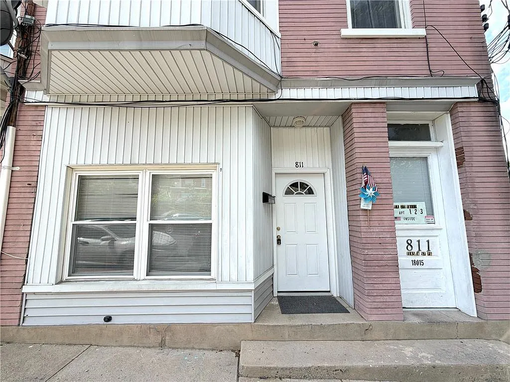 1 bed, 400 sqft, $1,300 — Photo 2