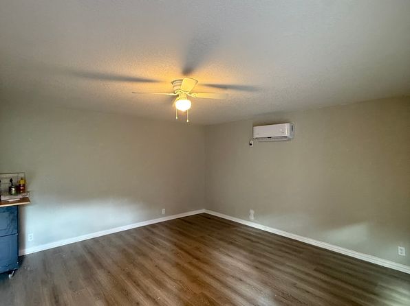 215 Daniel St