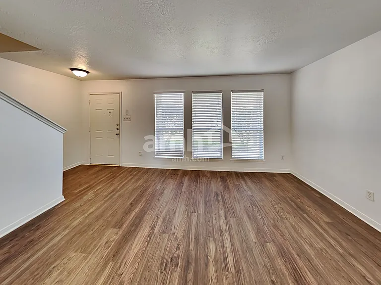 5349 Yale Dr — Photo 7