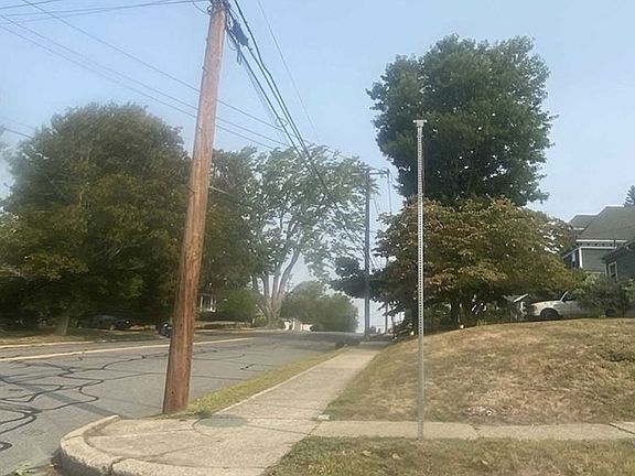 Exterior Neighborhood (street photo)