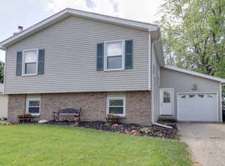 2411 Clearwater Ave, Bloomington, IL