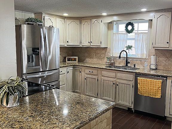 4th image of 389 Moss Bluff Dr