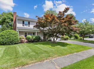 135 Lancer Rd S, Riverside, CT 06878