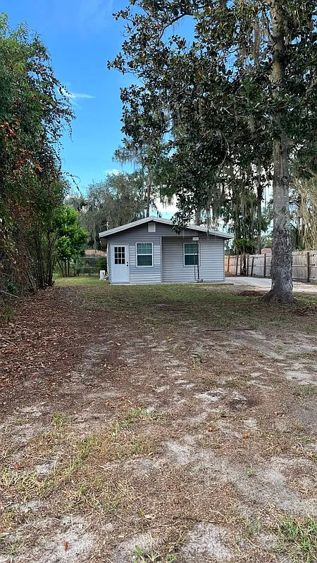 2 bed, 1.0 bath, 1044 sqft, $1,350 — Photo 1