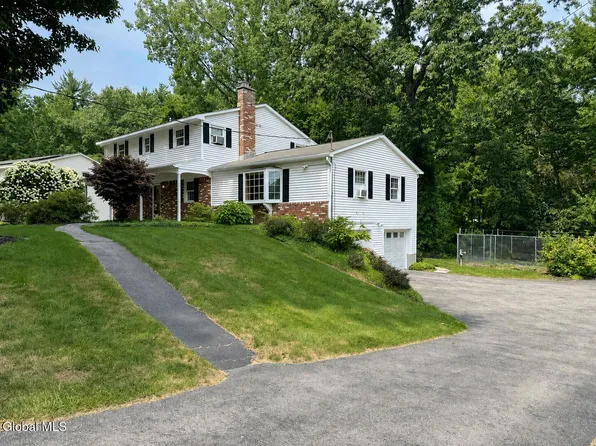 25 N Hill Drive, Ballston Lake, NY 12019