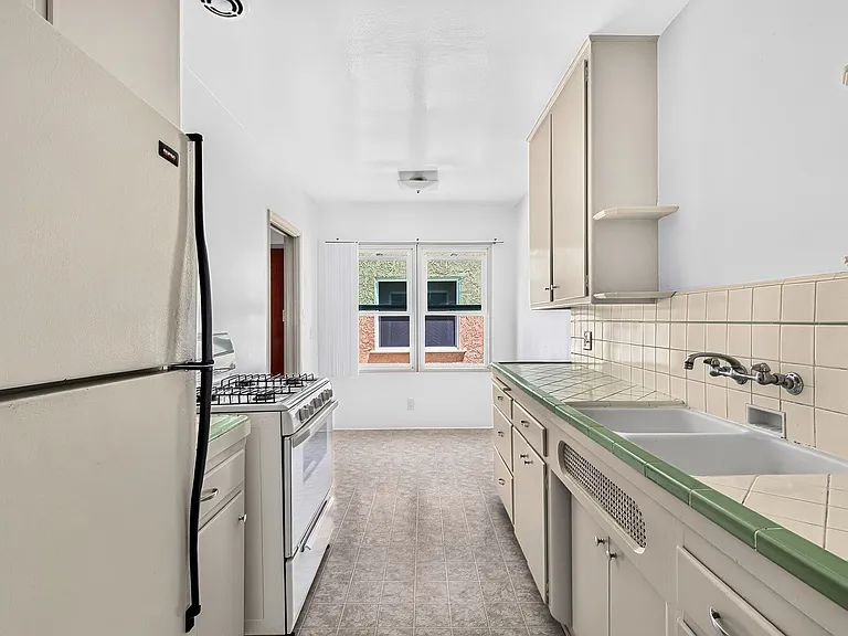 3312 E 2nd Street — Photo 21