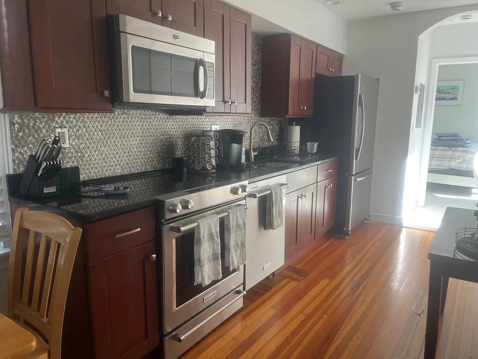 404 Thames St — Photo 2