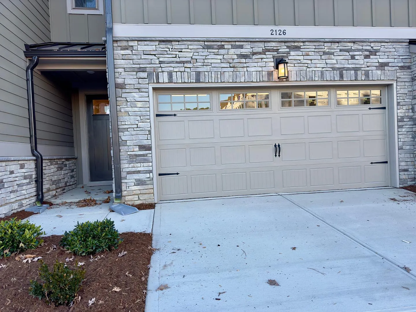 3 bed, 2.5 bath, 2325 sqft, $2,595 — Photo 3