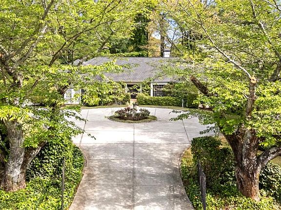 3rd image of 875 Heards Ferry Rd NW