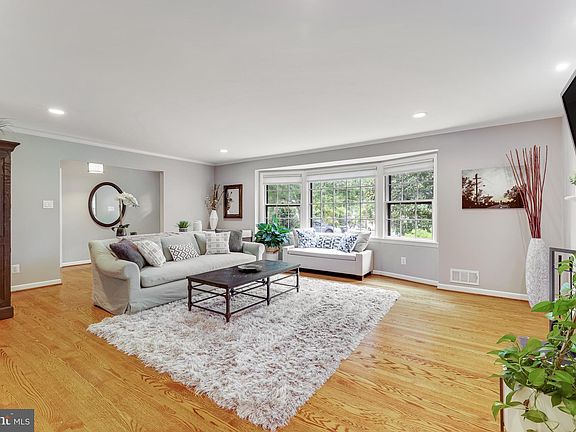 5th image of 1542 Dahlia Ct