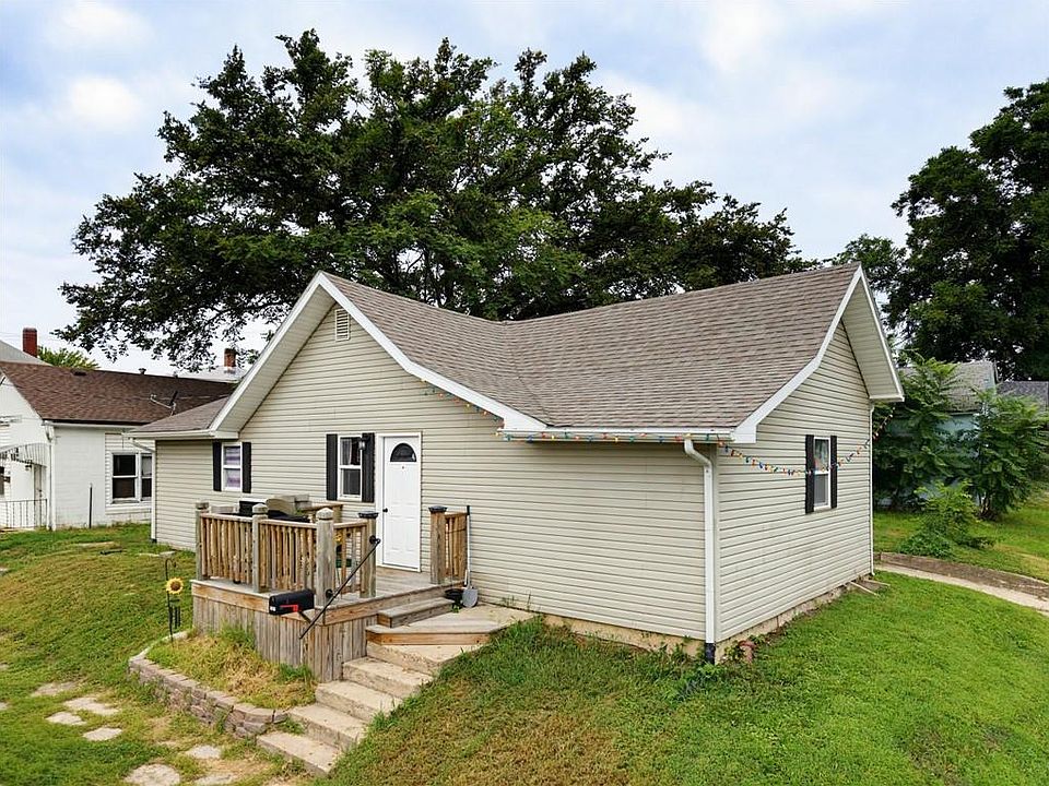 1st image of 1001 Custer St