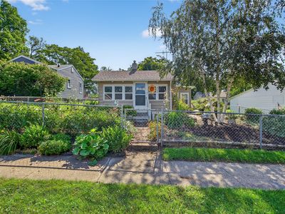 809 E 26th St, Des Moines, IA, 50317