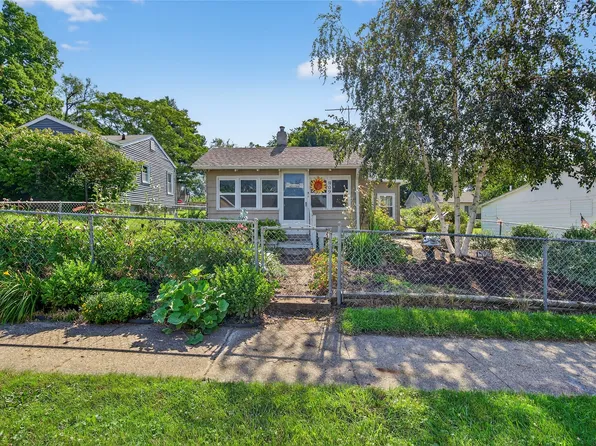 809 E 26th St, Des Moines, IA 50317