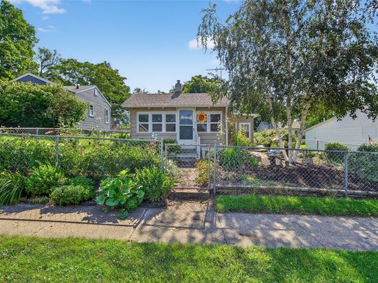 809 E 26th St, Des Moines, IA 50317