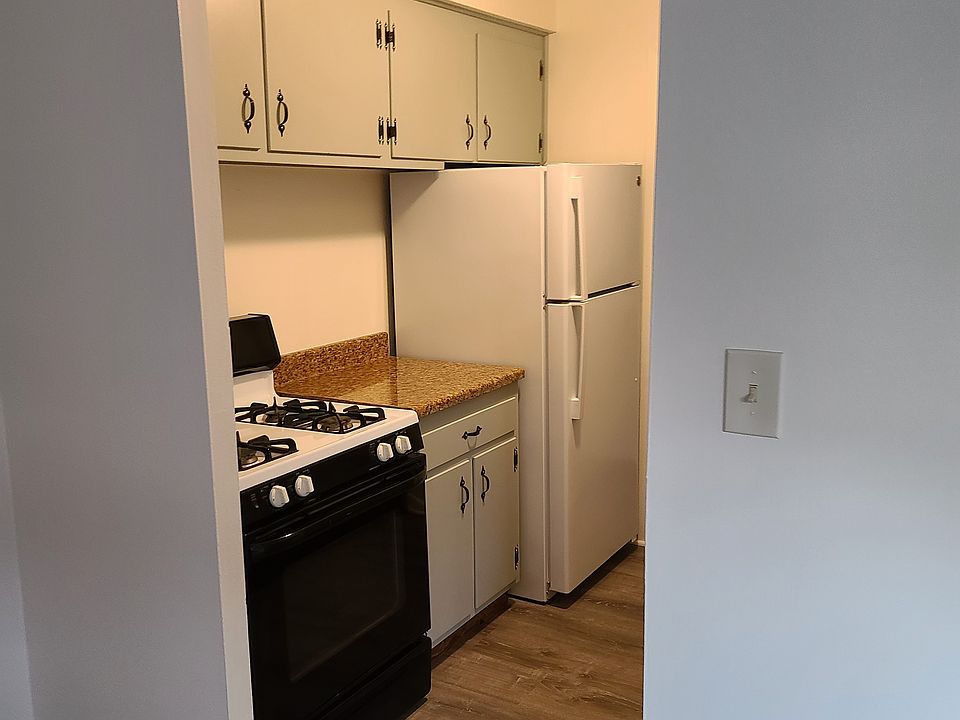 1st image of 27850 Euclid Ave #2