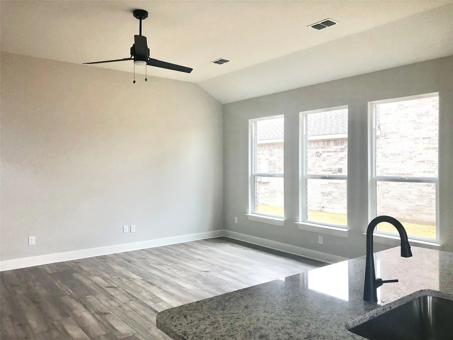 4 bed, 1801 sqft, $1,950 — Photo 3