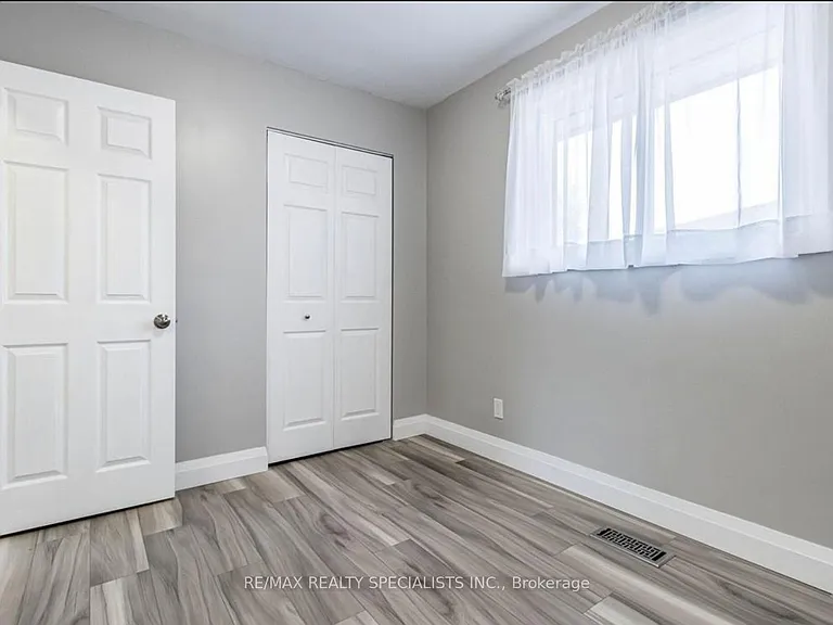 226 Overlea Dr #UPPER — Photo 4
