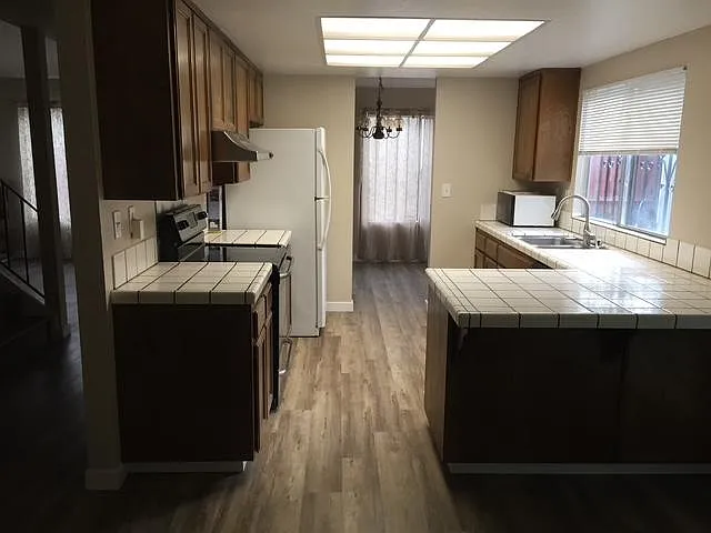 275 Edwin Way — Photo 4