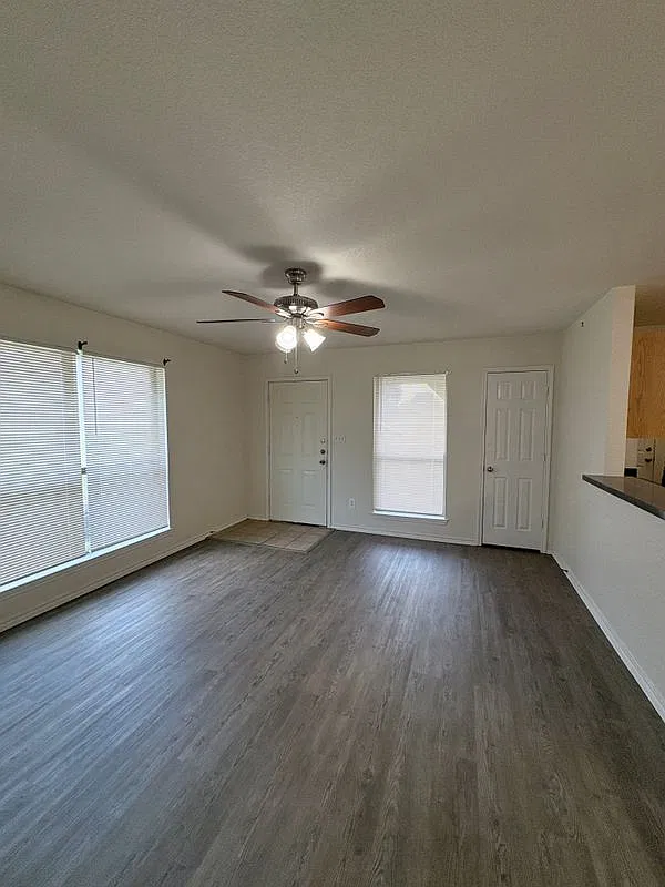 3 bed, 2.0 bath, 1094 sqft, $1,550 — Photo 4