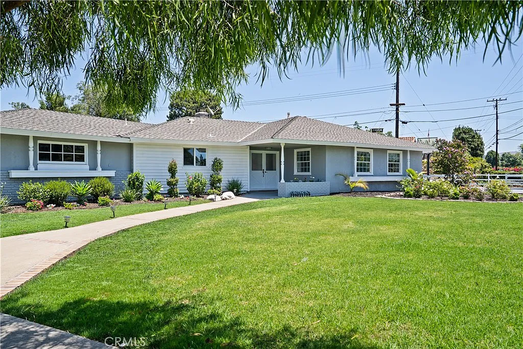 3 bed, 1702 sqft, $5,800 — Photo 1