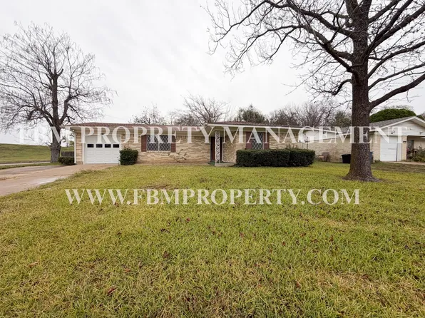 1608 Nichols St, Ennis, TX 75119