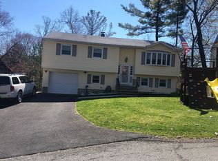 20 Lenape Trl, Oak Ridge, NJ 07438