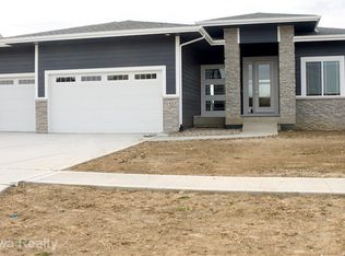 1453 S 92nd St, West Des Moines, IA 50266